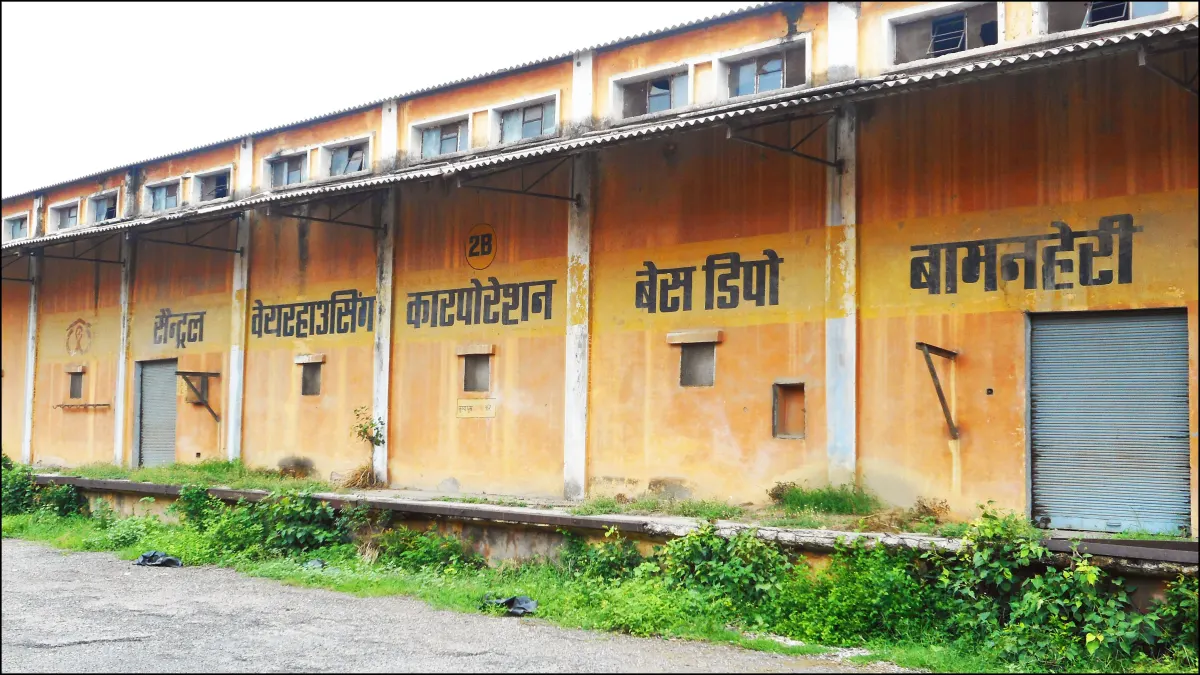 A long CWC warehouse shed at the Bamanheri Base Depot with the corporation’s name painted in Hindi on the wall