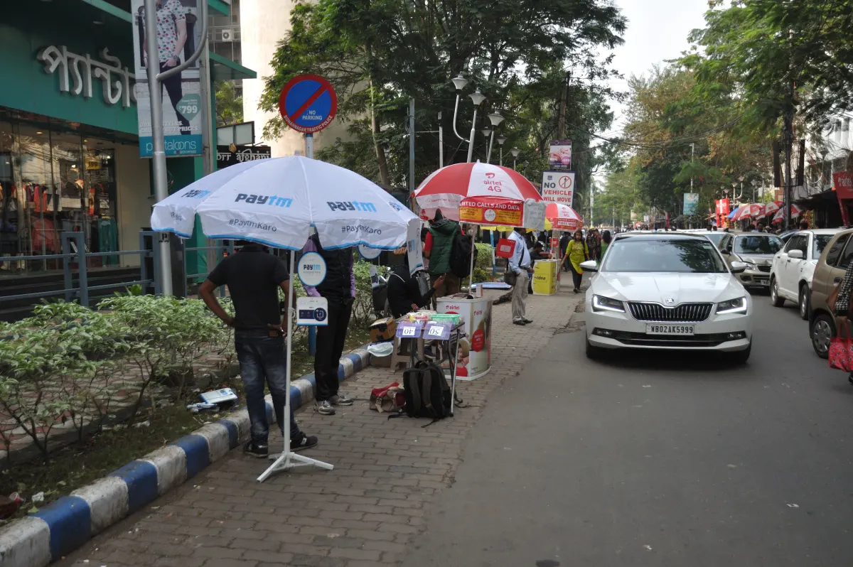 Paytm-branded umbrellas and stalls set up along a footpath in Salt Lake, Kolkata